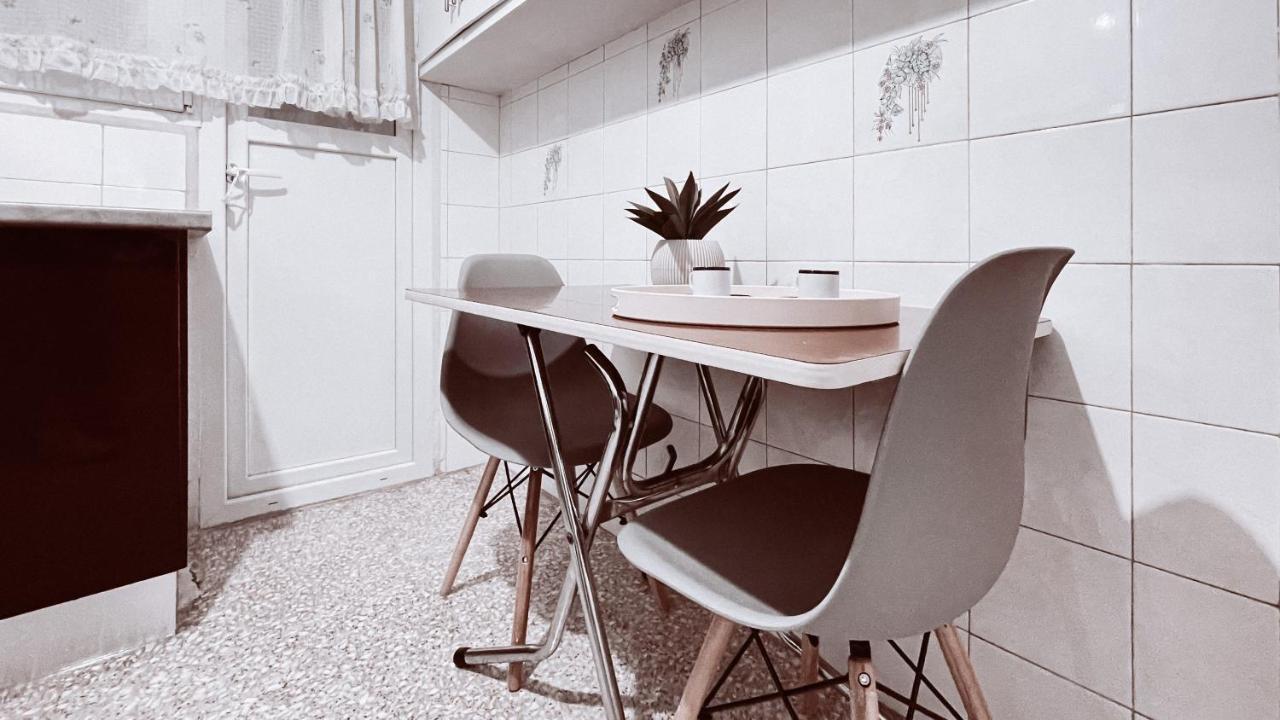Vintage 2-Bedroom Apt In The Heart Of The City Aten Exteriör bild